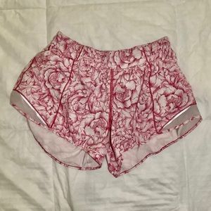 Lululemon Hotty Hot Short II 2.5”